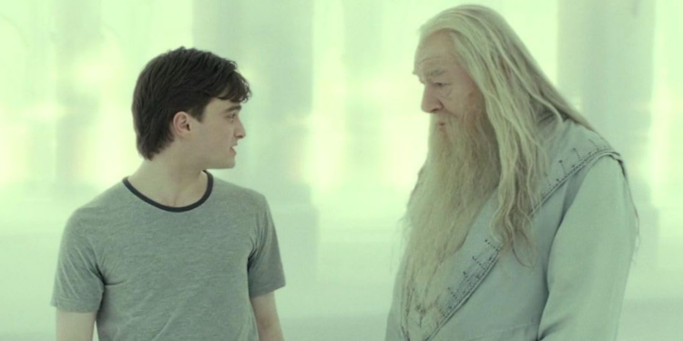 Michael Gambon and Daniel Radcliffe in Harry Potter and the Deathly Hallows: Part 2 (2011)