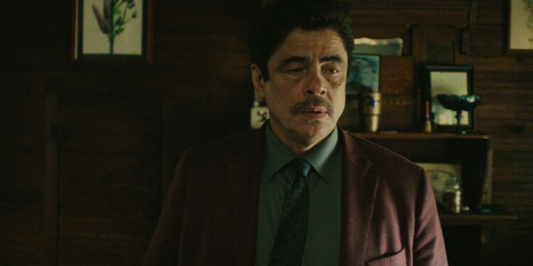 Benicio del Toro in Reptile (2023)