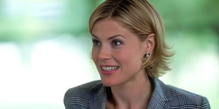 Julie Bowen in Joe Somebody (2001)