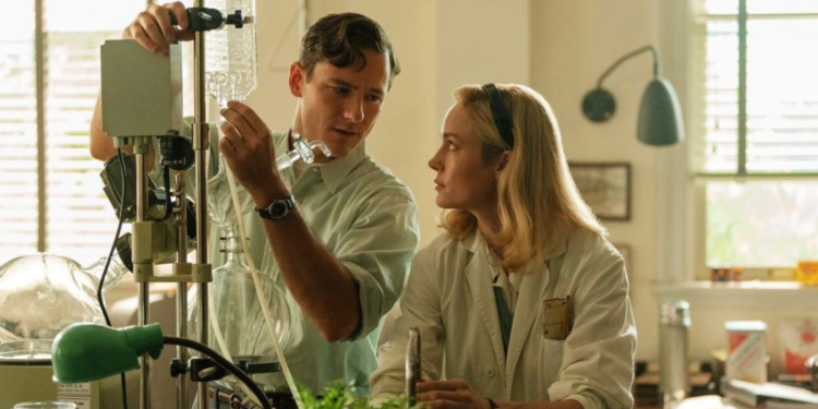 Lewis Pullman in Lessons in Chemistry