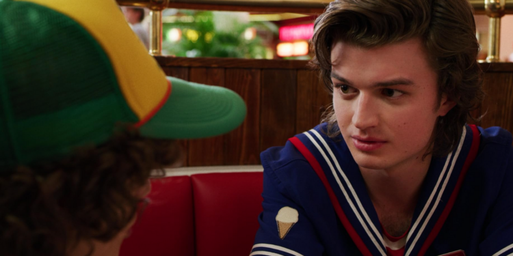 Joe Keery and Gaten Matarazzo in Stranger Things (2016)