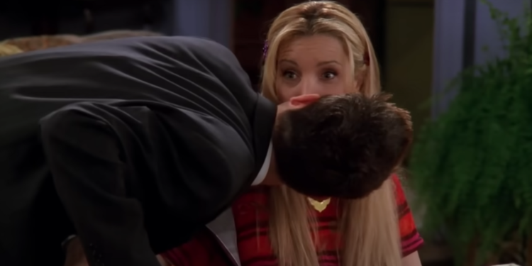 Matthew Perry and Lisa Kudrow in Friends Season 5