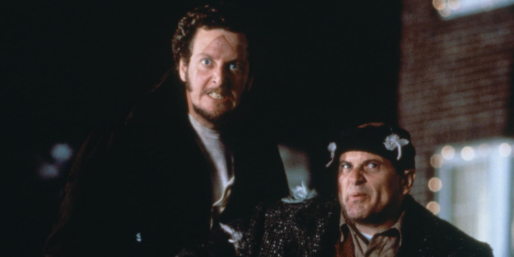 Joe Pesci and Daniel Stern in Home Alone (1990)