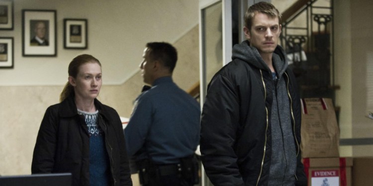  Mireille Enos and Joel Kinnaman in The Killing (2011)