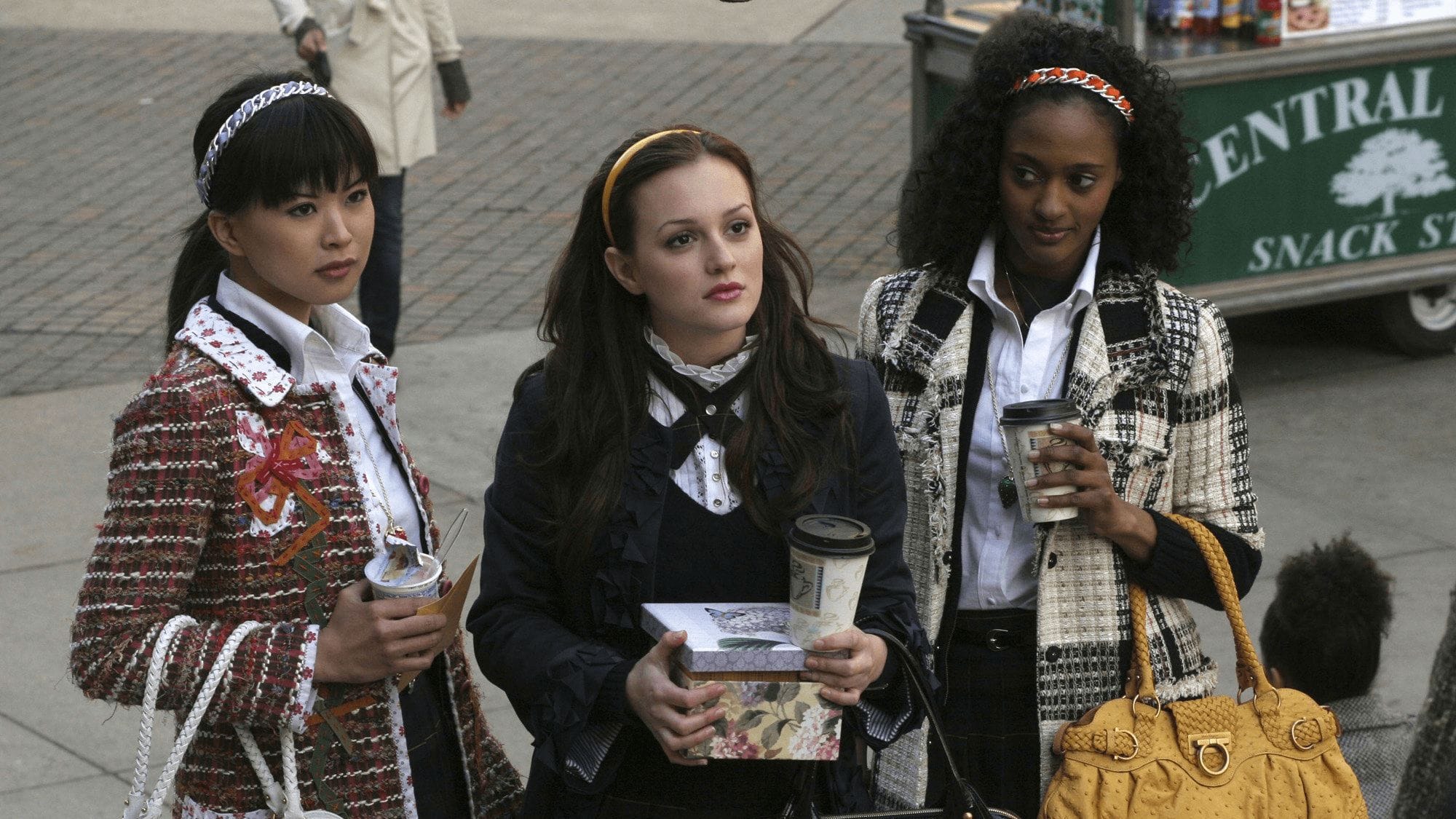 8 Hints You Missed About Who Gossip Girl Was