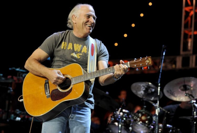 Jimmy Buffett on the stage playing guitar - Musicians who died in 2023