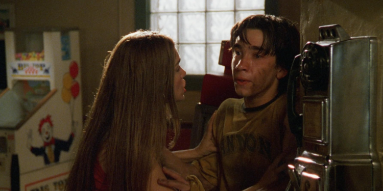 Gina Philips and Justin Long in Jeepers Creepers (2001)