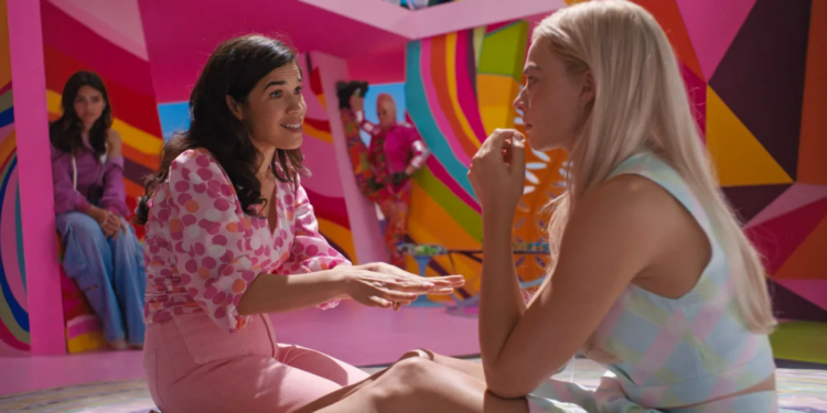 America Ferrera and Margot Robbie in Barbie (2023)