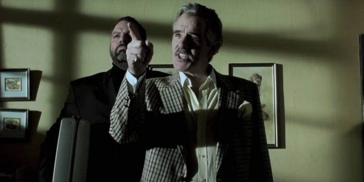 Dennis Farina in Snatch (2000)