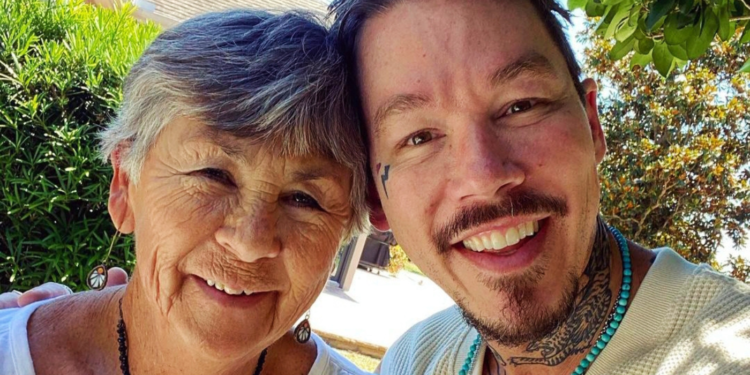 Meet the Family: How Many Brothers &#038;; Sisters Does David Bromstad Have?