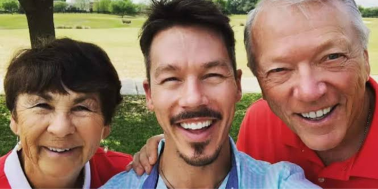 Meet the Family: How Many Brothers &#038;; Sisters Does David Bromstad Have?