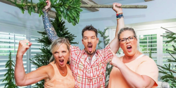 Meet the Family: How Many Brothers &#038;; Sisters Does David Bromstad Have?