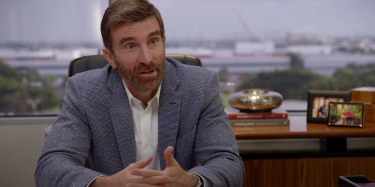 Sharlto Copley in Curb Your Enthusiasm Season 12 Episode 1 "Atlanta"