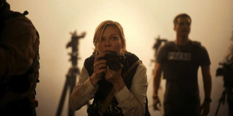 Kirsten Dunst as Lee in Civil War (2024)