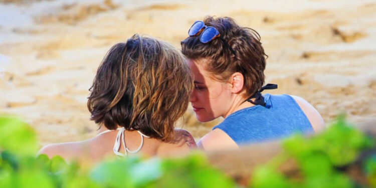 Kristen Stewart and Alicia Cargile at the beach