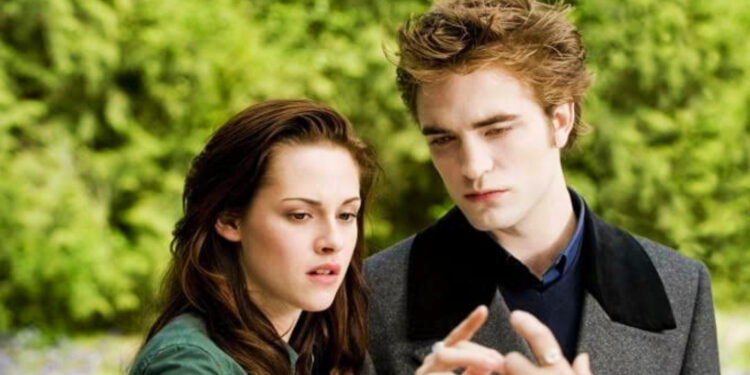 Robert Pattinson and Kristen Stewart