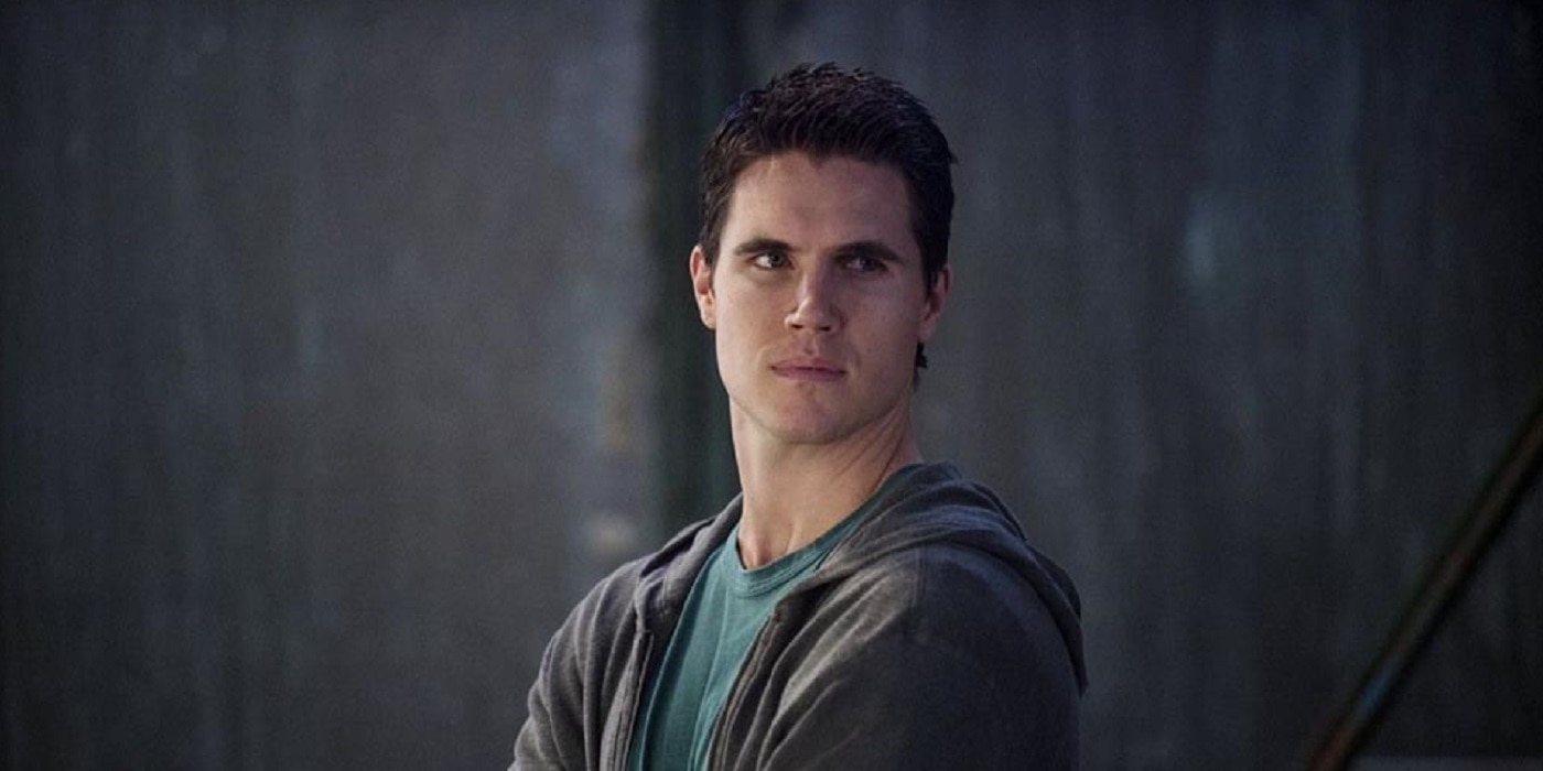 Robbie Amell: Meet the ‘Upload’ Star and Sci-Fi Actor