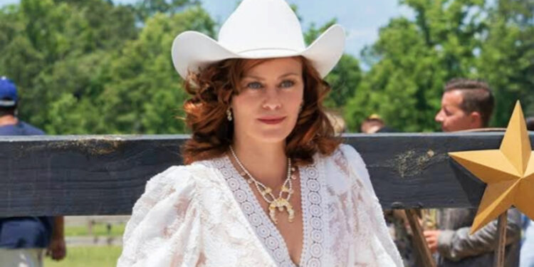 Cassidy Freeman as Amber in The Righteous Gemstones