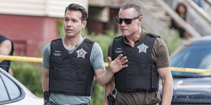 Seda as Detective Dawson and Jason Beghe as Sergeant Voight