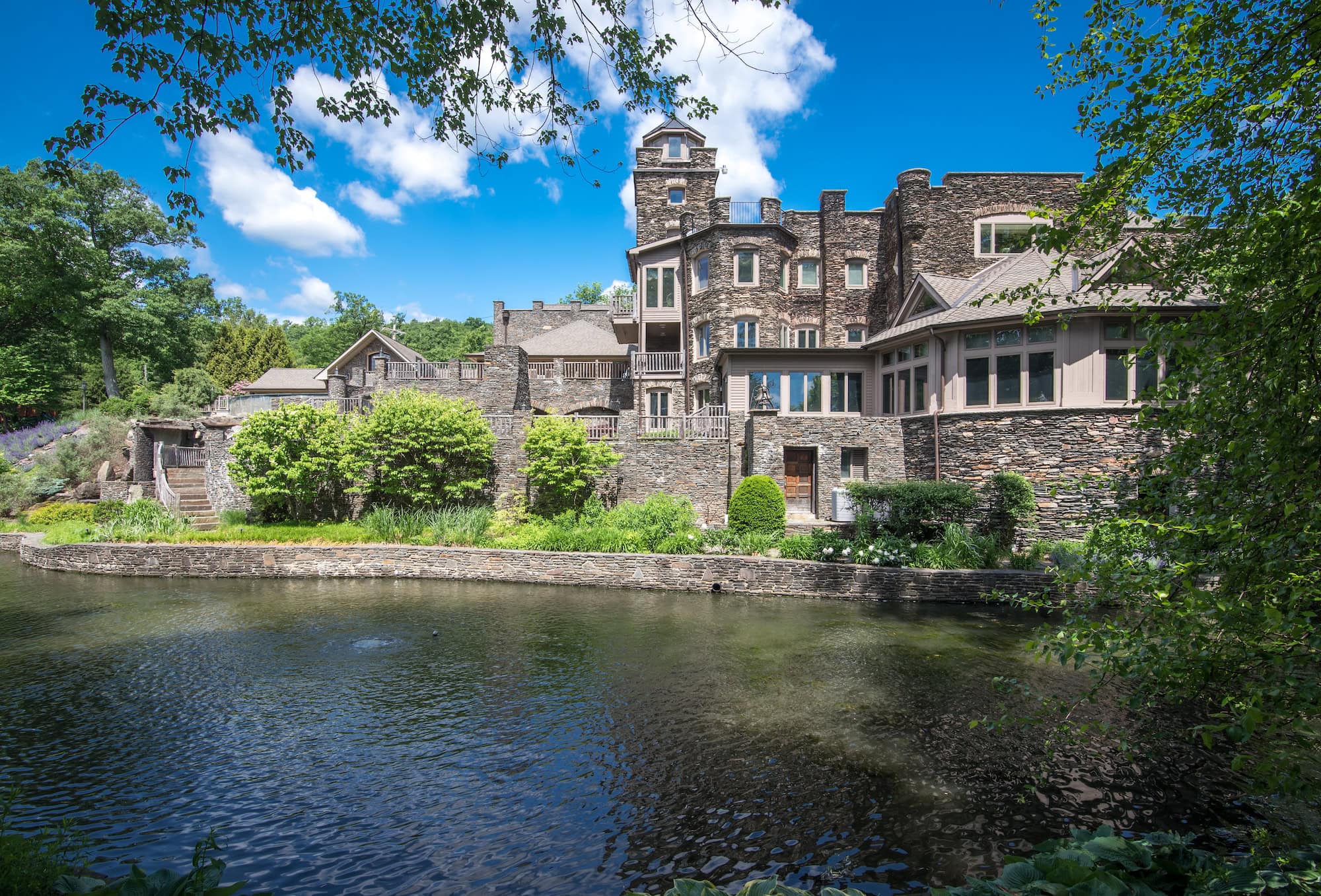 Derek Jeter Sells His Iconic Upstate New York Castle After Years of Price Cuts