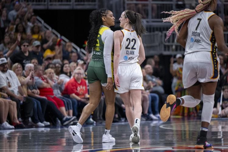 Indiana Fever Triumph Over Chicago Sky Highlighted by Caitlin Clark&#8217;s Stellar Performance