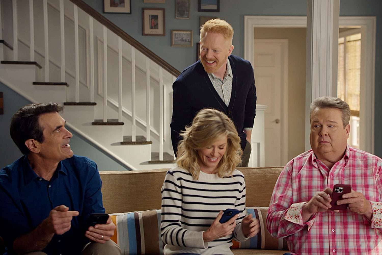 Modern Family Stars Reunite for Humorous WhatsApp Commercial