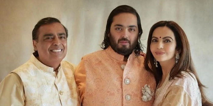 Anant Ambani with his parents Mukesh and Nita Ambani