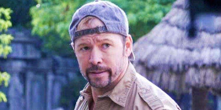 Donnie Wahlberg in Zookeeper