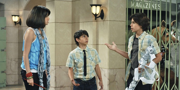 Moises Arias (middle) in Wizards of Waverly Place