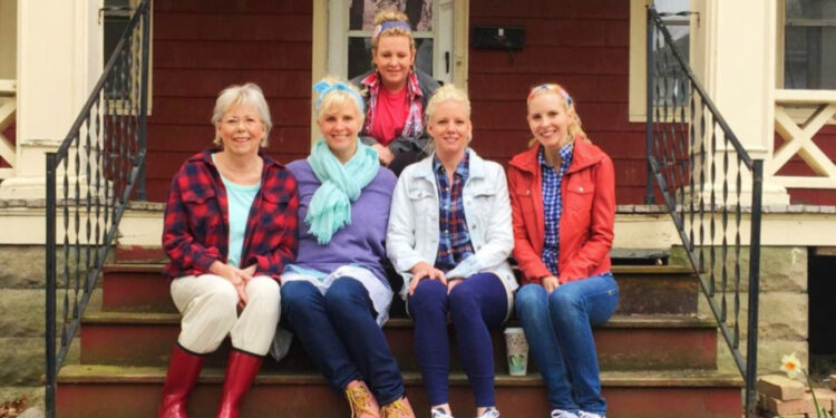 Monica Potter and her mother and sisters