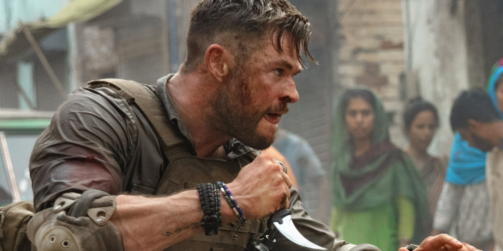 Chris Hemsworth in Extraction (2020)