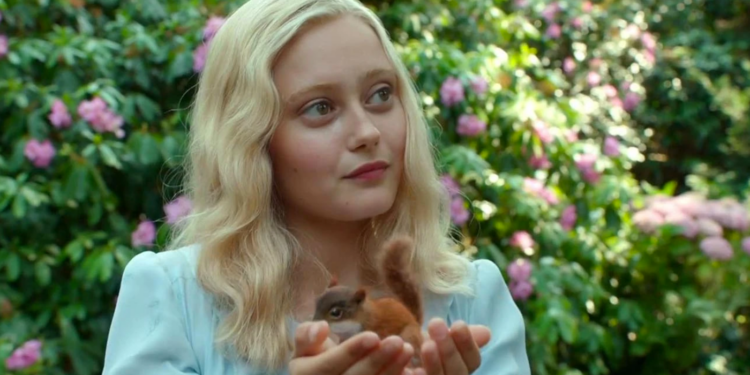 Ella Purnell in Miss Peregrine's Home for Peculiar Children (2016)