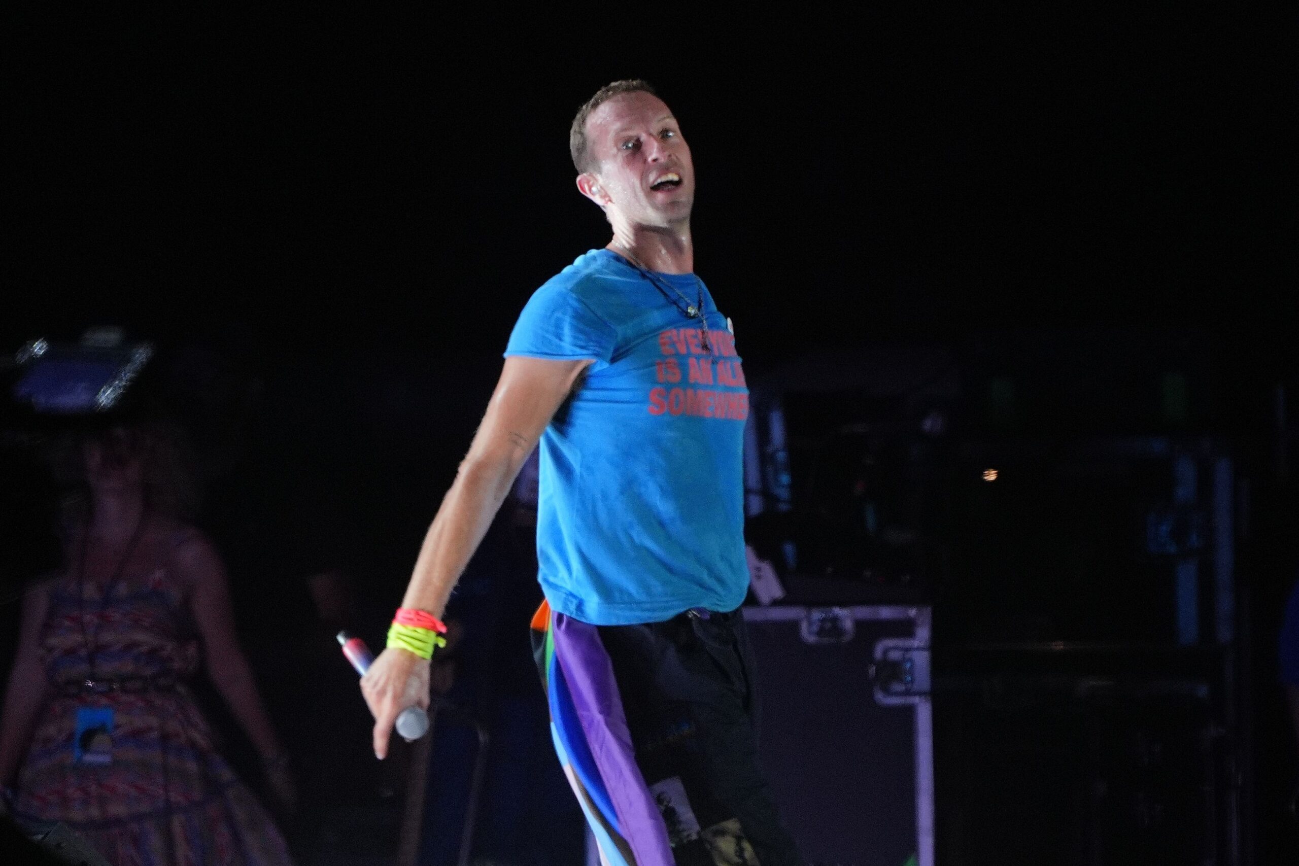 Dakota Johnson and Chris Martins Kids Enjoy Coldplays Glastonbury Performance