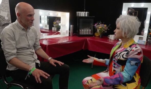 Cyndi Lauper Faces Technical Problems and Fan Walkouts at Glastonbury
