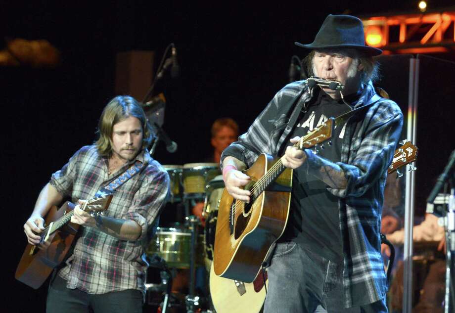 Lukas Nelson Impresses with Cover Songs While Willie Nelson Recovers