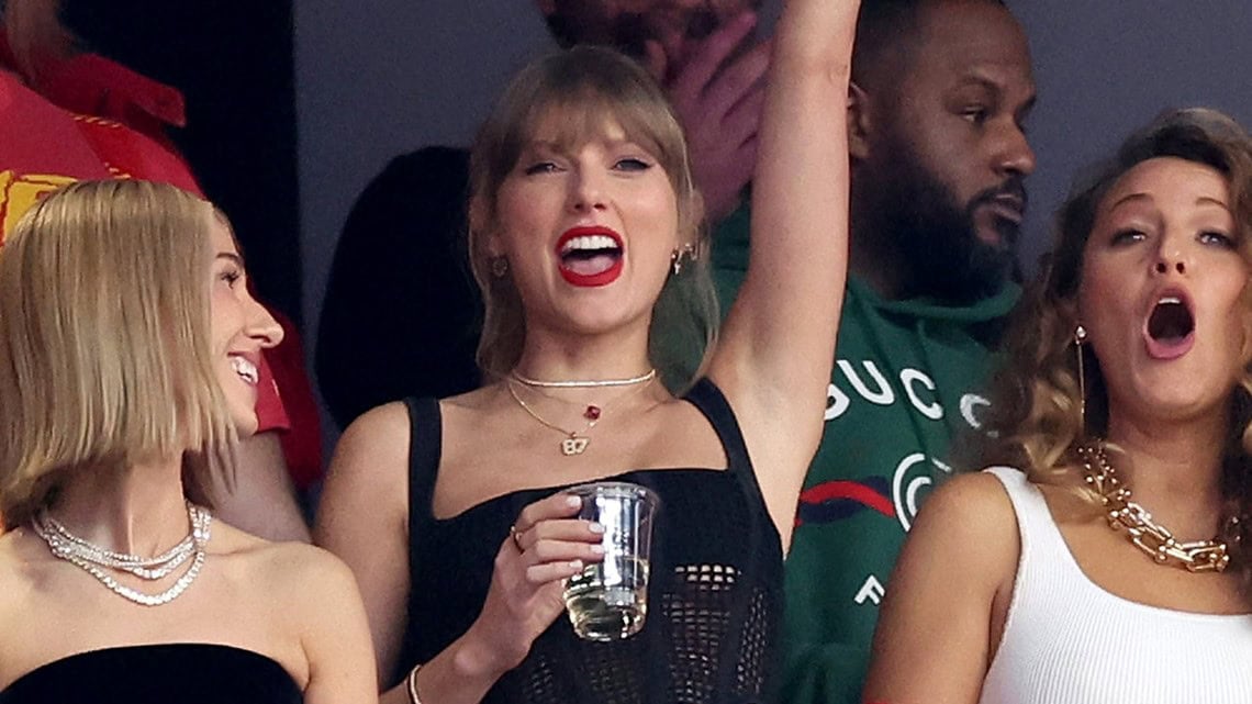 Taylor Swift&#8217;s Joyful Reaction to Travis Kelce Arriving at Her Dublin Concert
