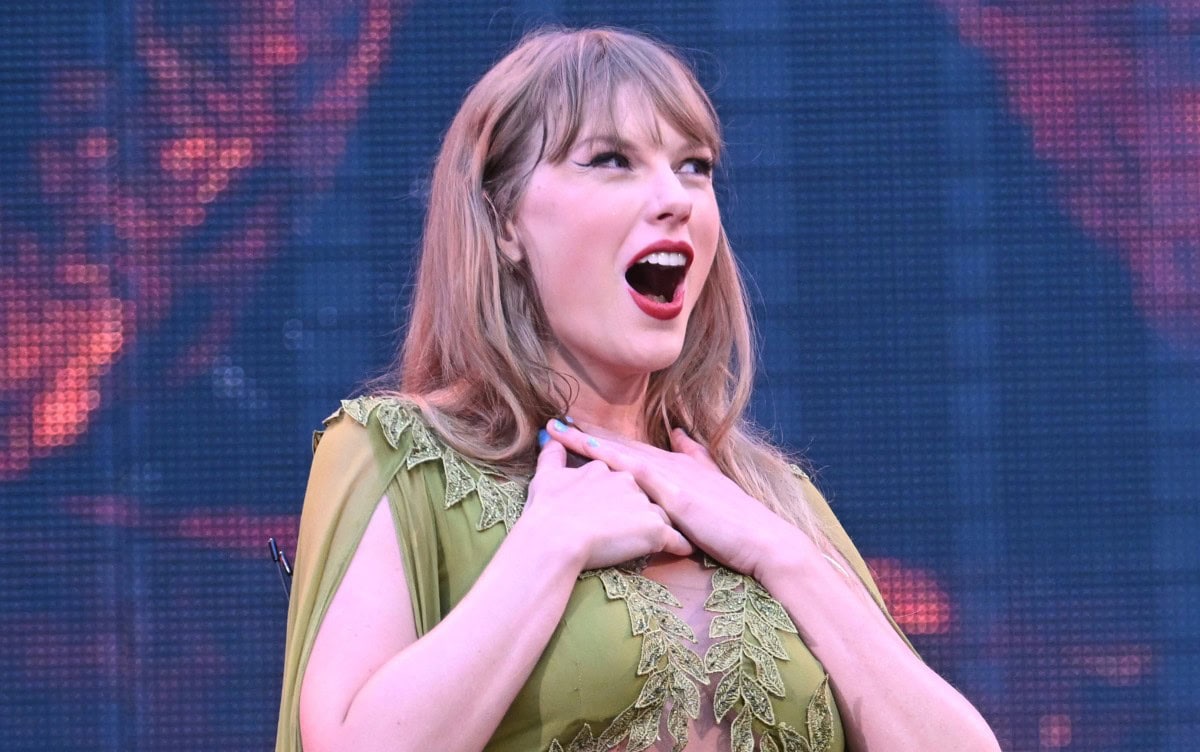 Taylor Swift&#8217;s Joyful Reaction to Travis Kelce Arriving at Her Dublin Concert