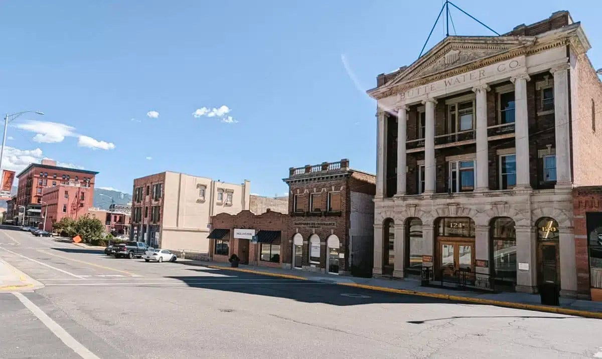 Harrison Ford and Helen Mirren Star in New Yellowstone 1923 Prequel