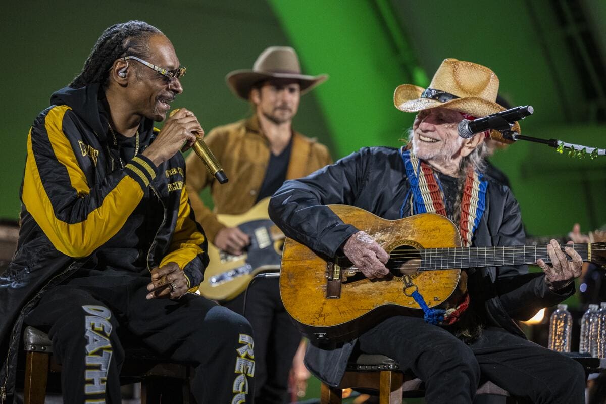 Willie Nelson Delights Fans with Energetic &#8216;Roll Me Up&#8217; Performance at Fourth of July Picnic