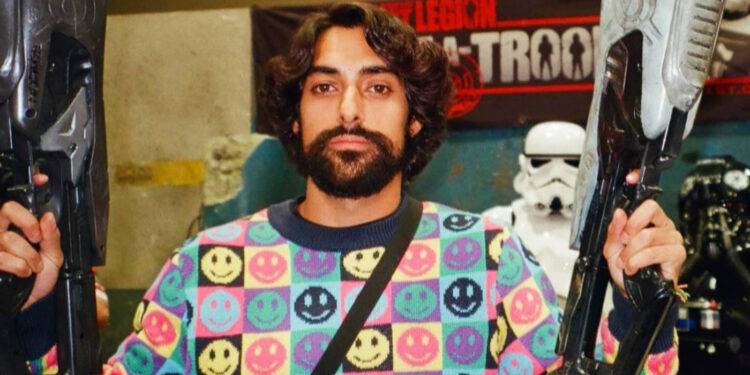 Actor Eman Esfandi at Comic-Con