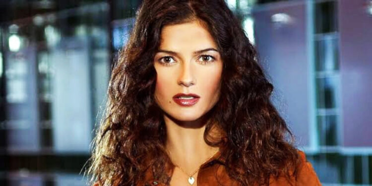 Jill Hennessy in Crossing Jordan