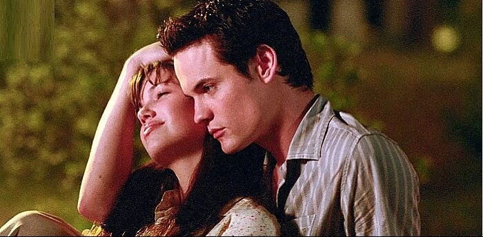 Shane West and Mandy Moore in A Walk to Remember