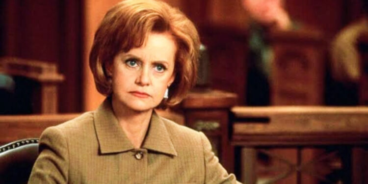 Swoosie Kurtz in Liar Liar