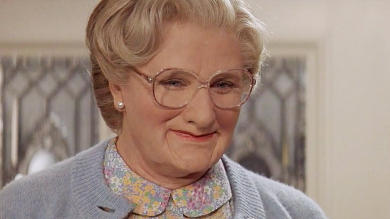Sally Field Shares Robin Williams&#8217; Compassion During Mrs. Doubtfire Filming