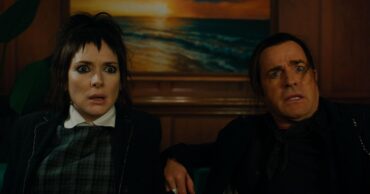 Winona Ryder and Justin Theroux in Beetlejuice Beetlejuice (2024)