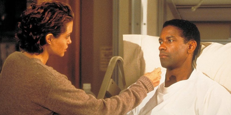 Angelina Jolie and Denzel Washington in The Bone Collector (1999)