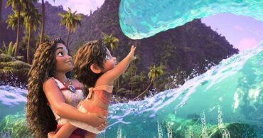 Khaleesi Lambert-Tsuda as Simea and Auli'i Cravalho as Moana in Moana 2