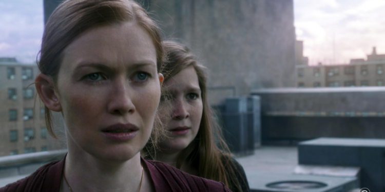 Mireille Enos and Abigail Hargrove in World War Z (2013)