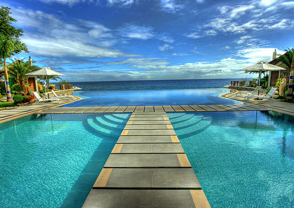 30 Amazing Infinity Pools Around The World