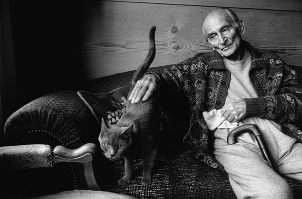 Famous Artists Photographed With Their Cats